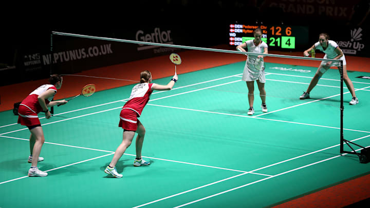 How to Return a Serve in Badminton Like a Pro: 5 Best Tips